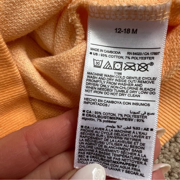 NWOT OLD NAVY ORANGE AND WHITE CREWNECK AND SHORT SET SIZE 12-18MO - Picture 10 of 12